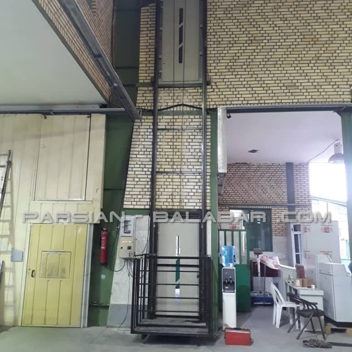 بالابر نفربر با حفاظ کامل